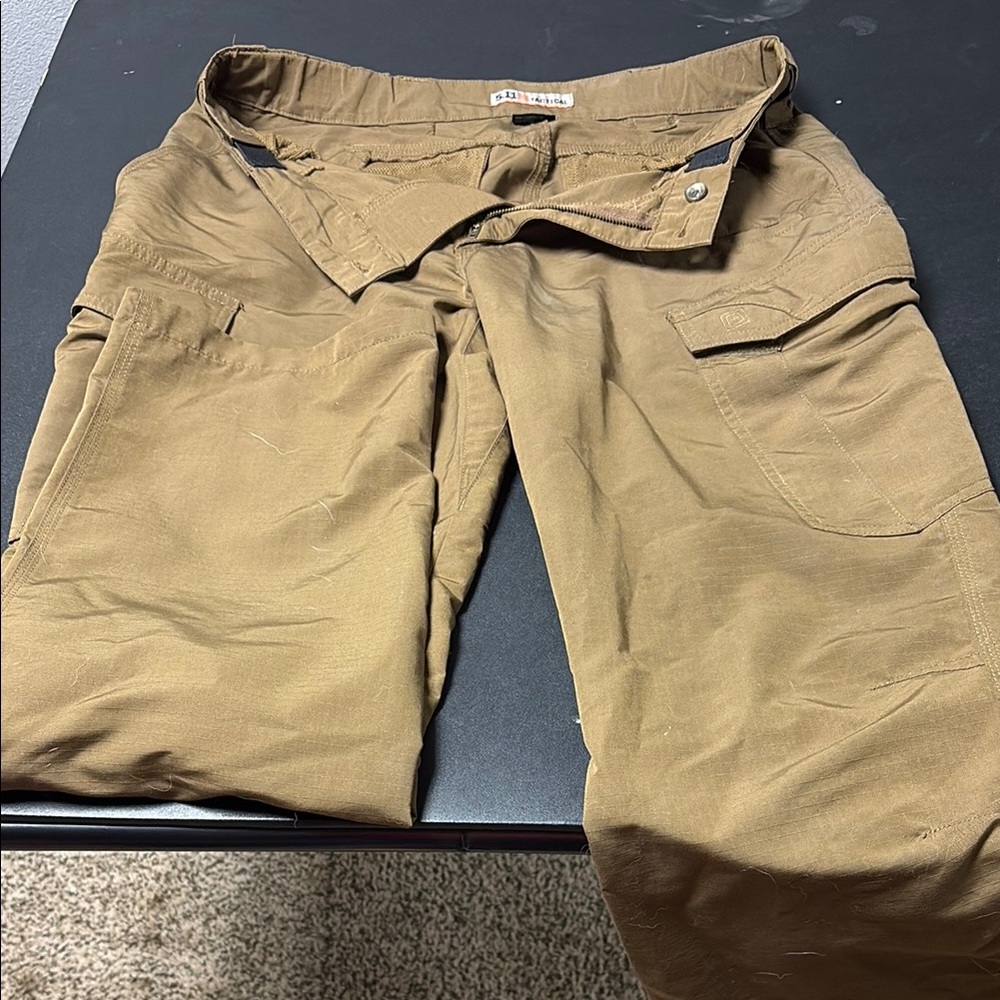 Men's Cargo Pants in Brown